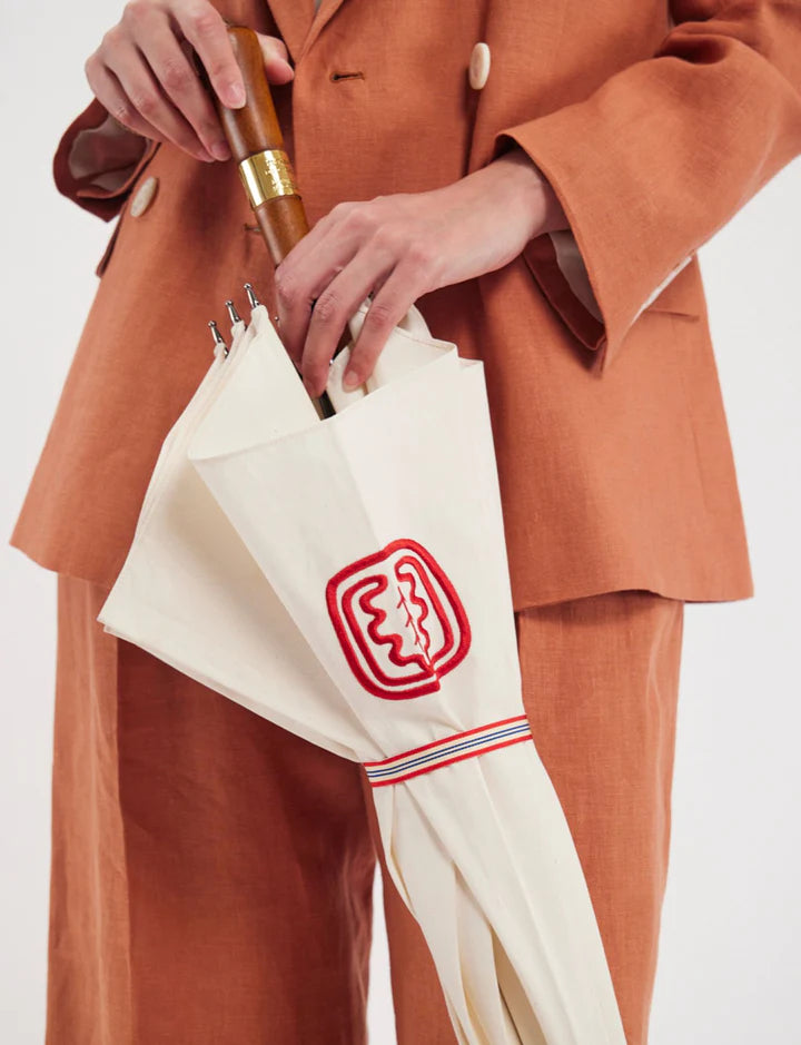 Ines de la Fressange Paris x Le Parapluie de Cherbourg : Une collaboration iconique
