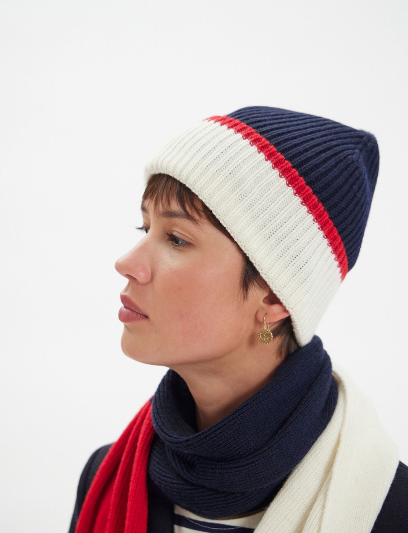 Bahia gloves in navy knit, red mesh