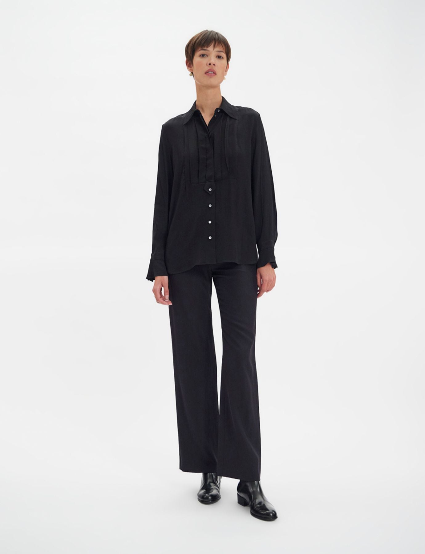 Clara black shirt