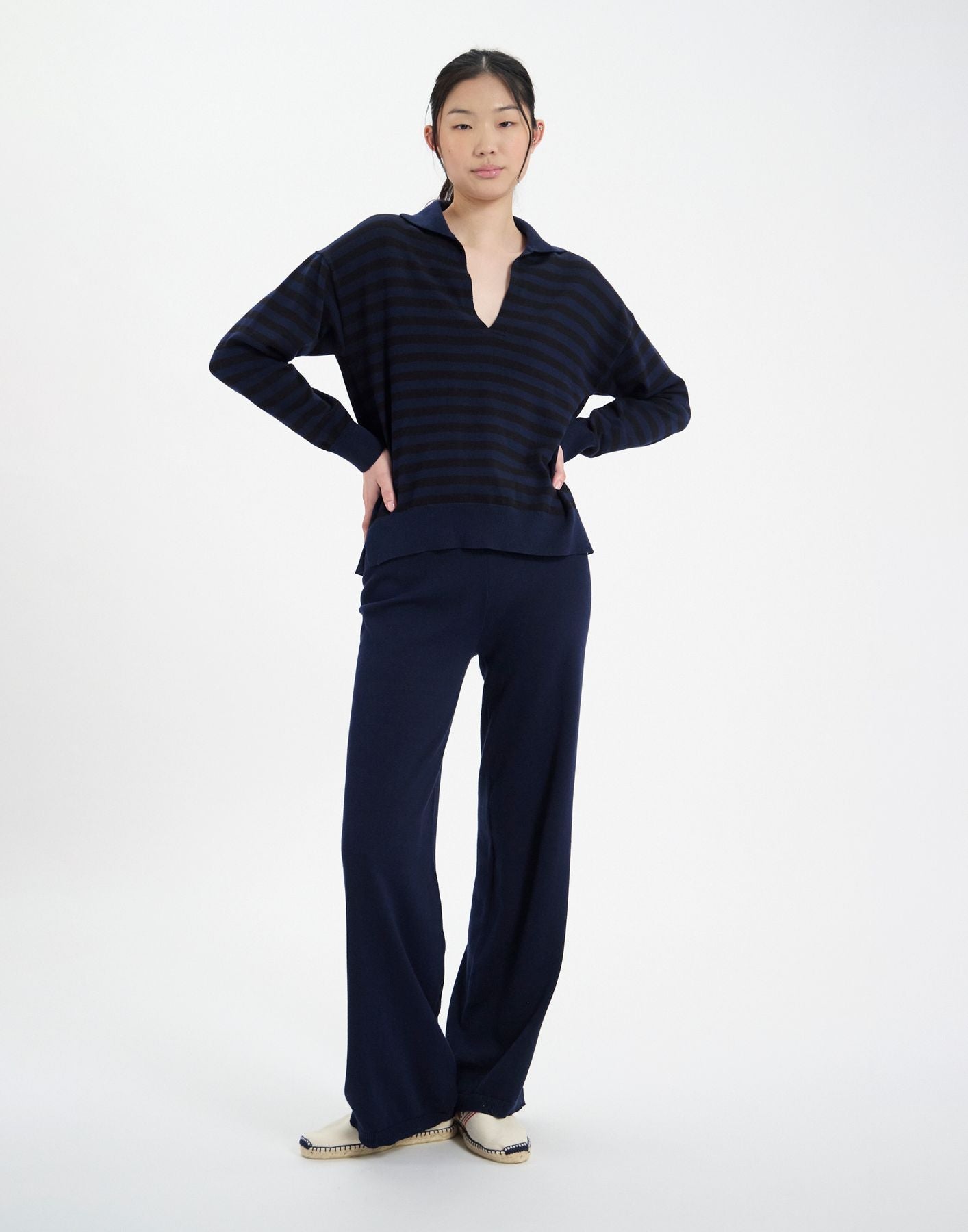 Teo Pullover aus marinefarbener Baumwolle mit Streifen