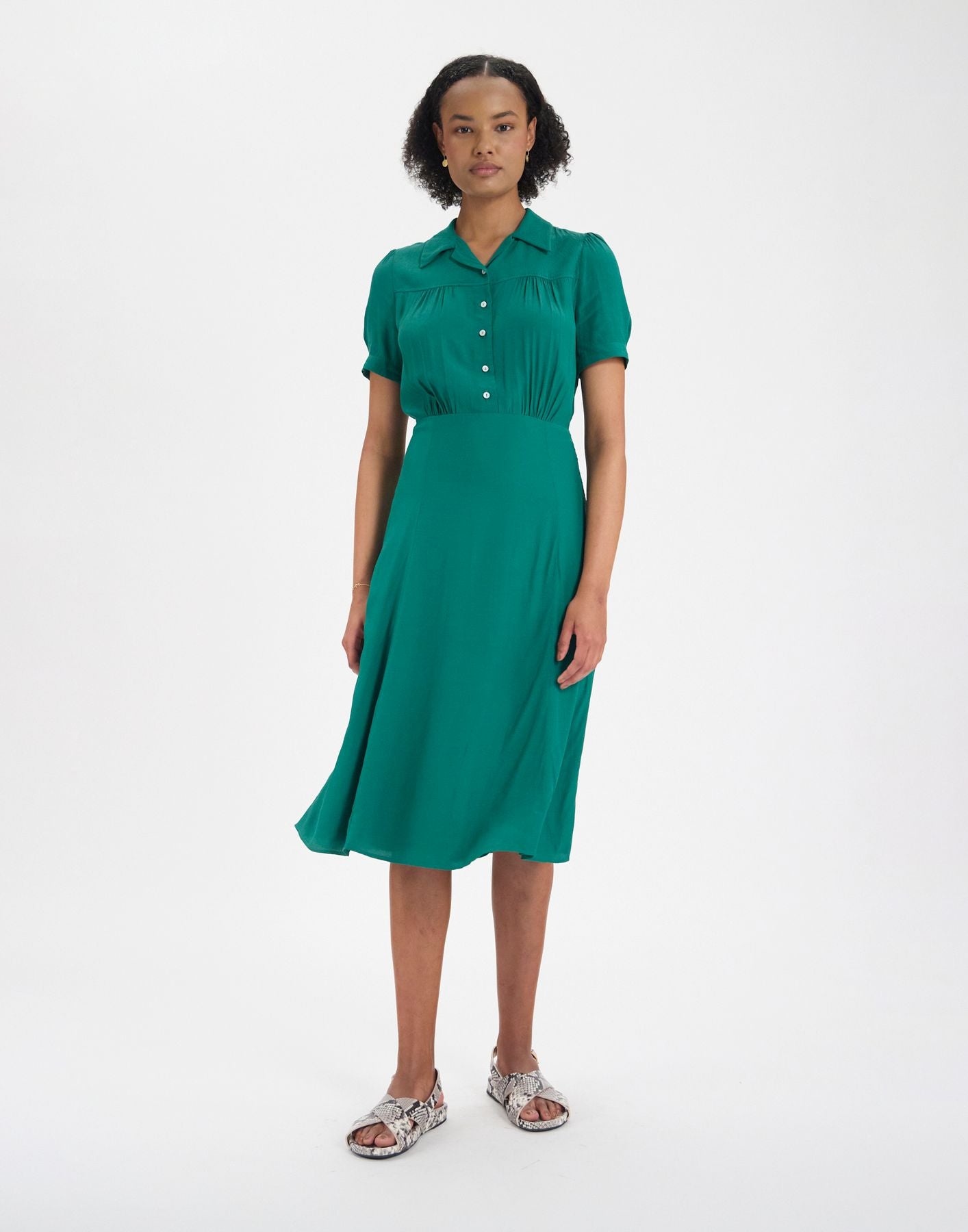 Robe Angèle verte à motif feuille de chêne