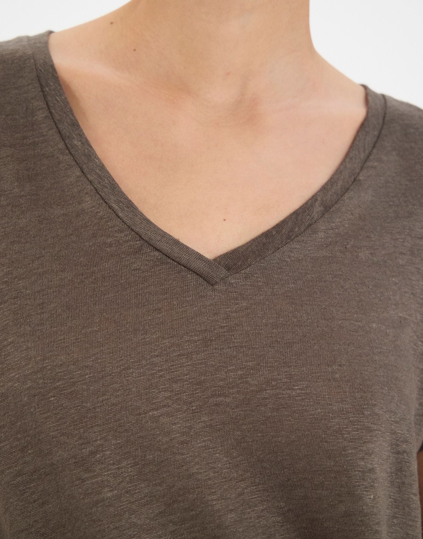 Apolline T-Shirt aus khakifarbenem Leinen