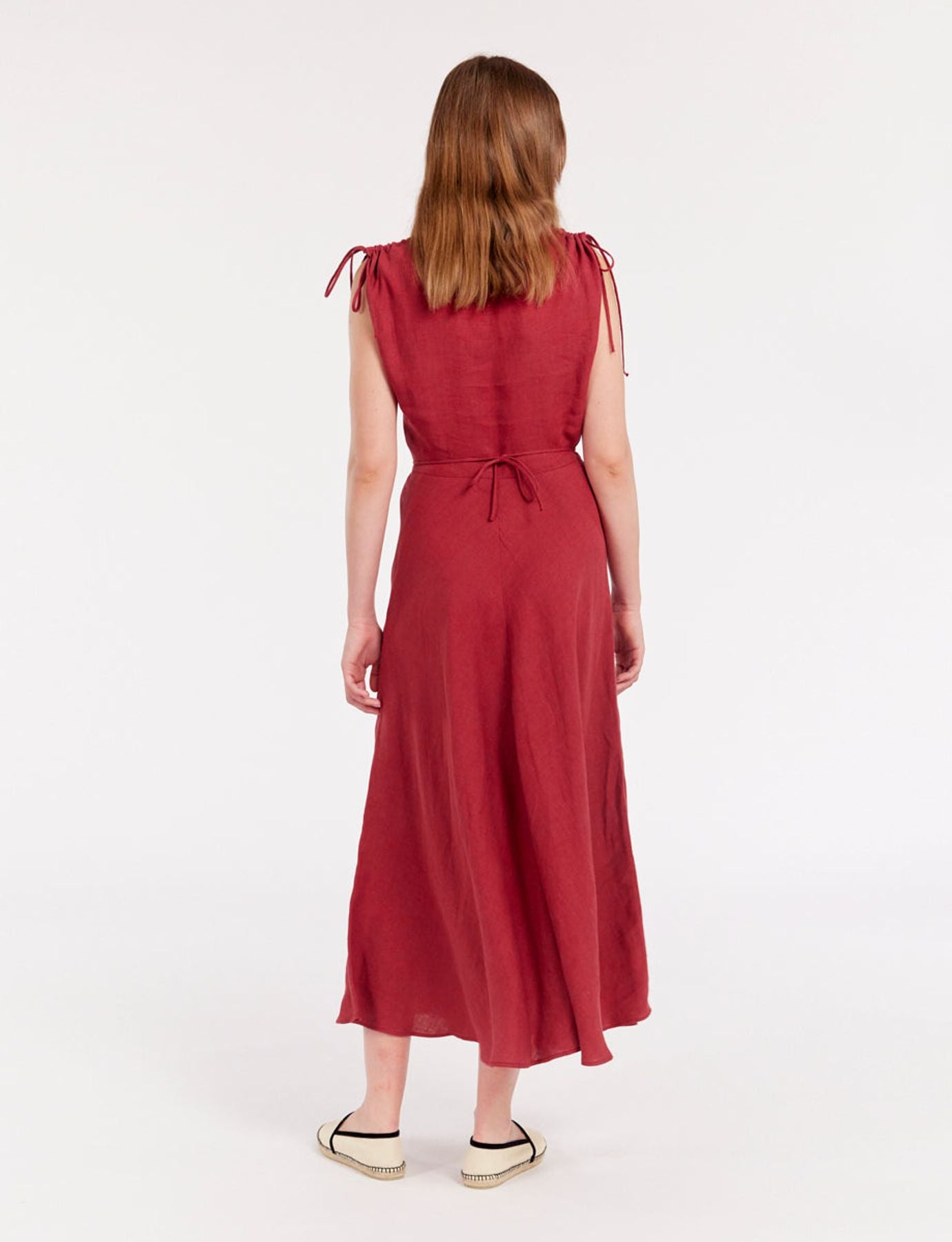 Kleid Violine aus himbeerfarbenem Leinen