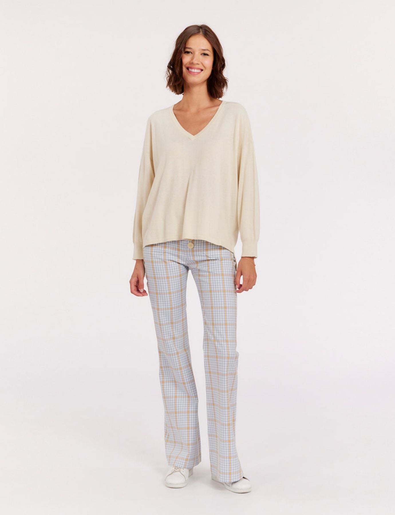 Anton, maglione in cashmere avorio con scollo a V