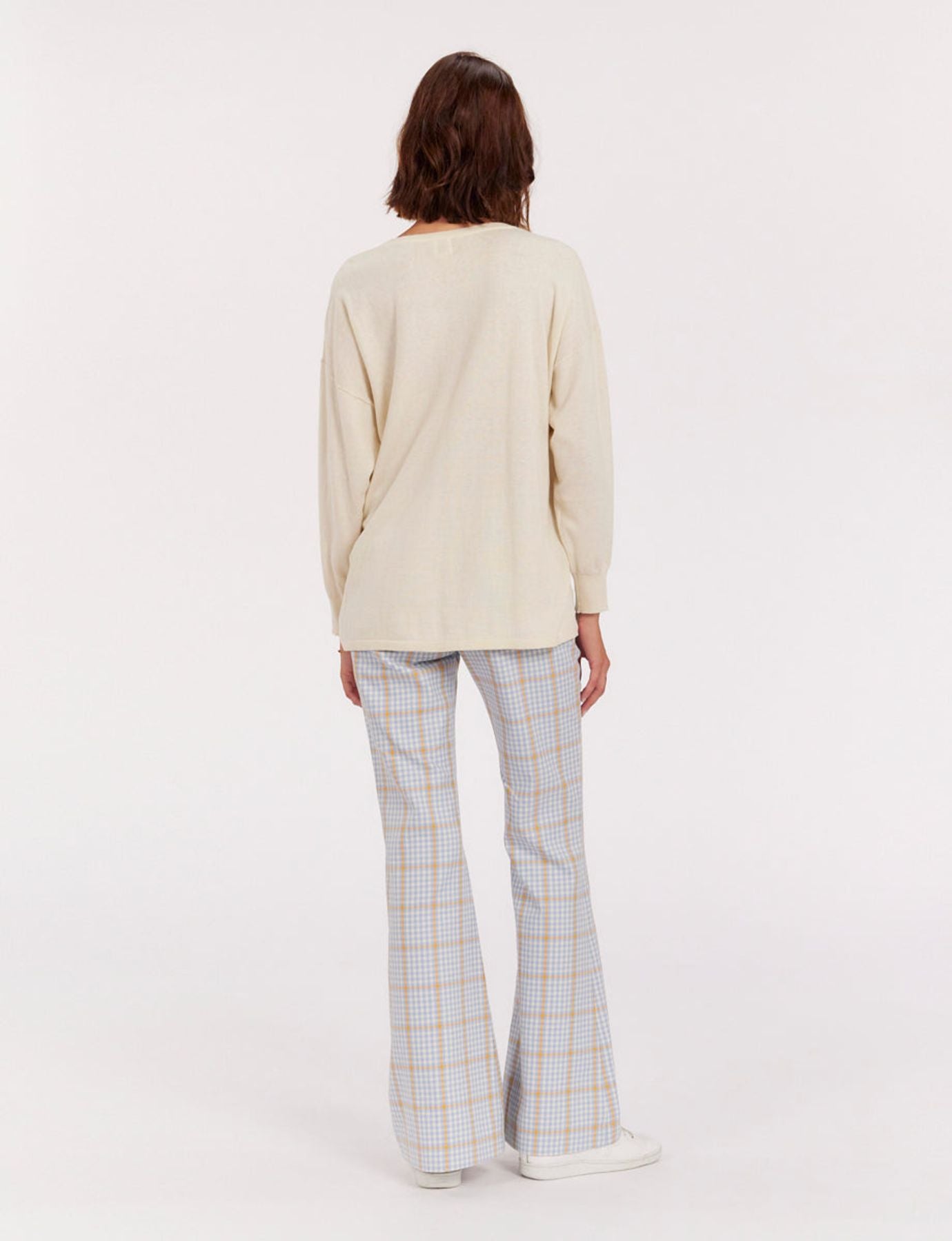 Anton, maglione in cashmere avorio con scollo a V