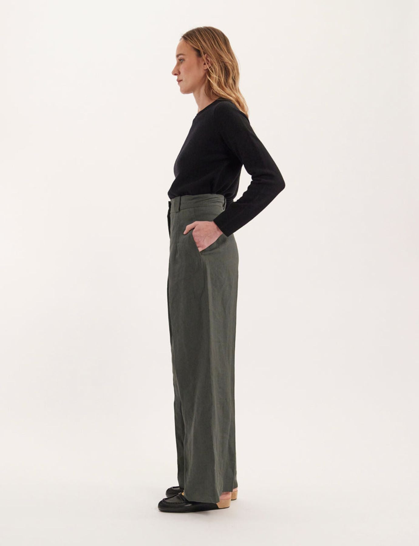 Pantaloni Marlène in lino verde scuro