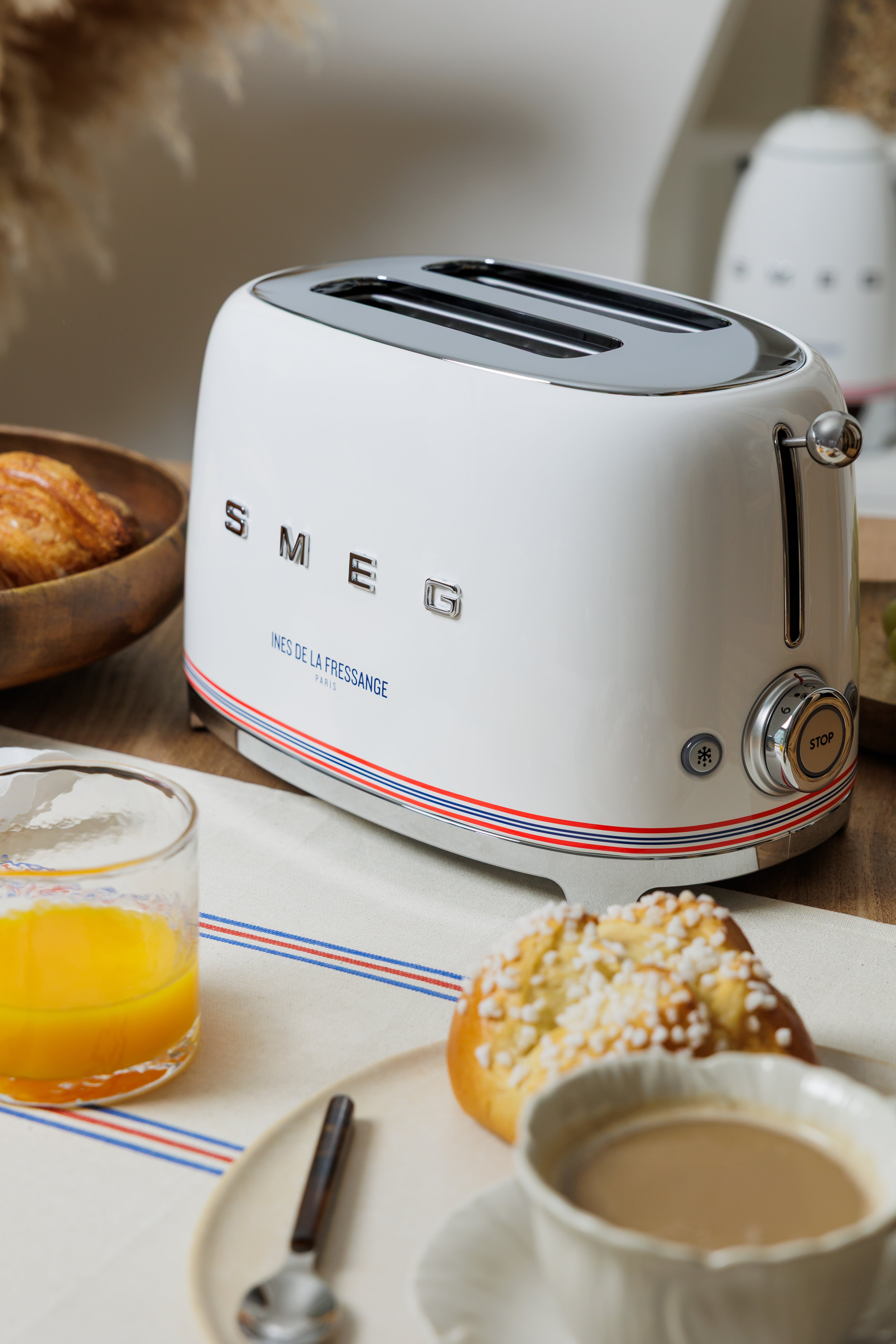 Grille-pain SMEG x Ines de la Fressange