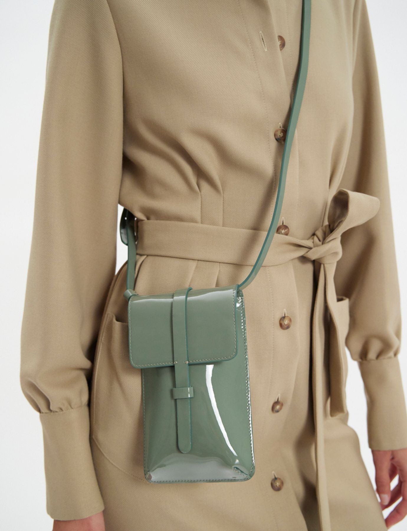 Bolso Smartphone Léonore piel glacé verde