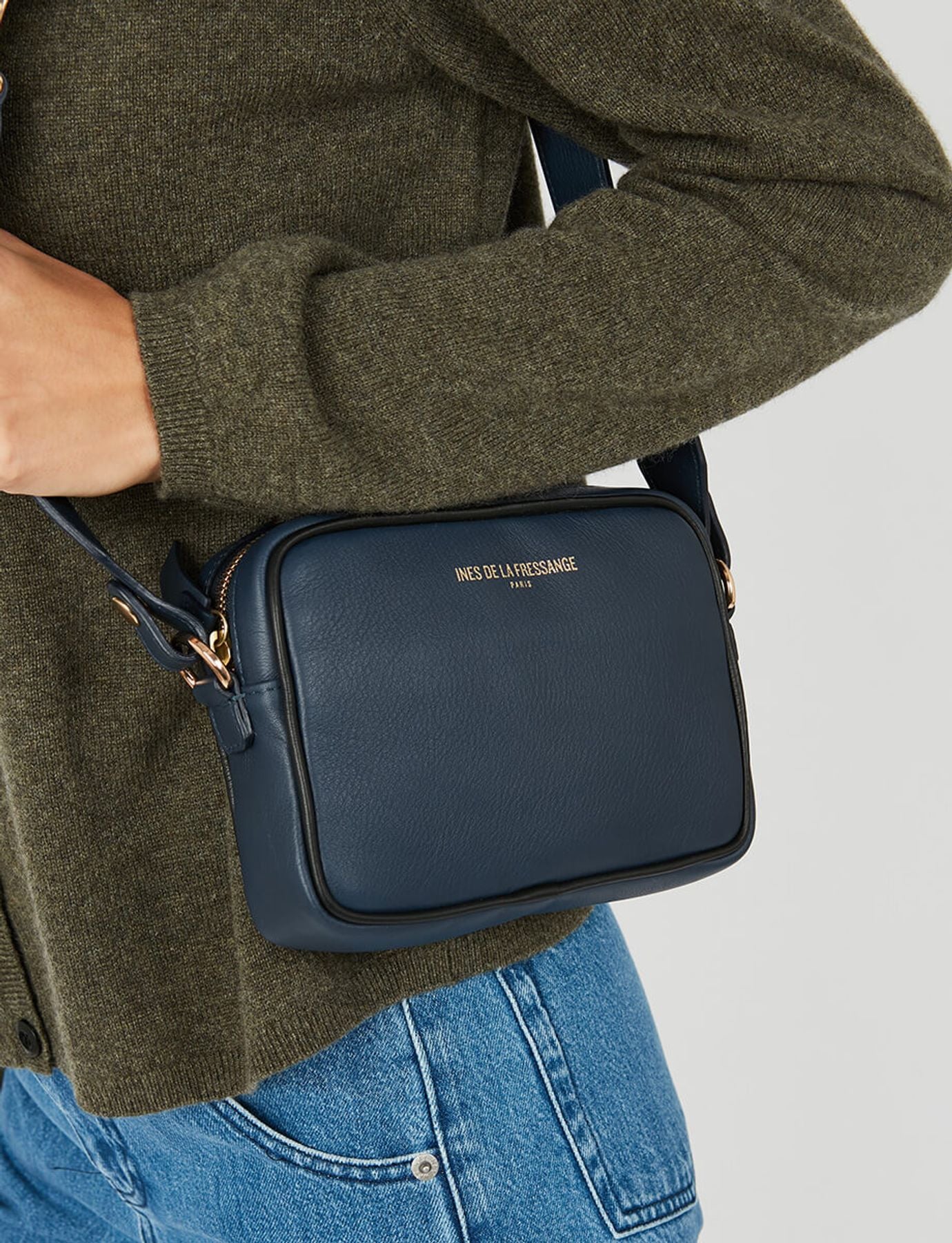 Banane Marcia Leder marineblau schwarzer Rand