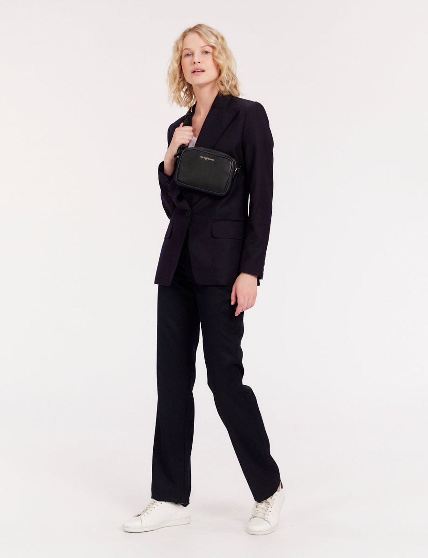 Banane Marcia Leder schwarz Marine blauer Rand