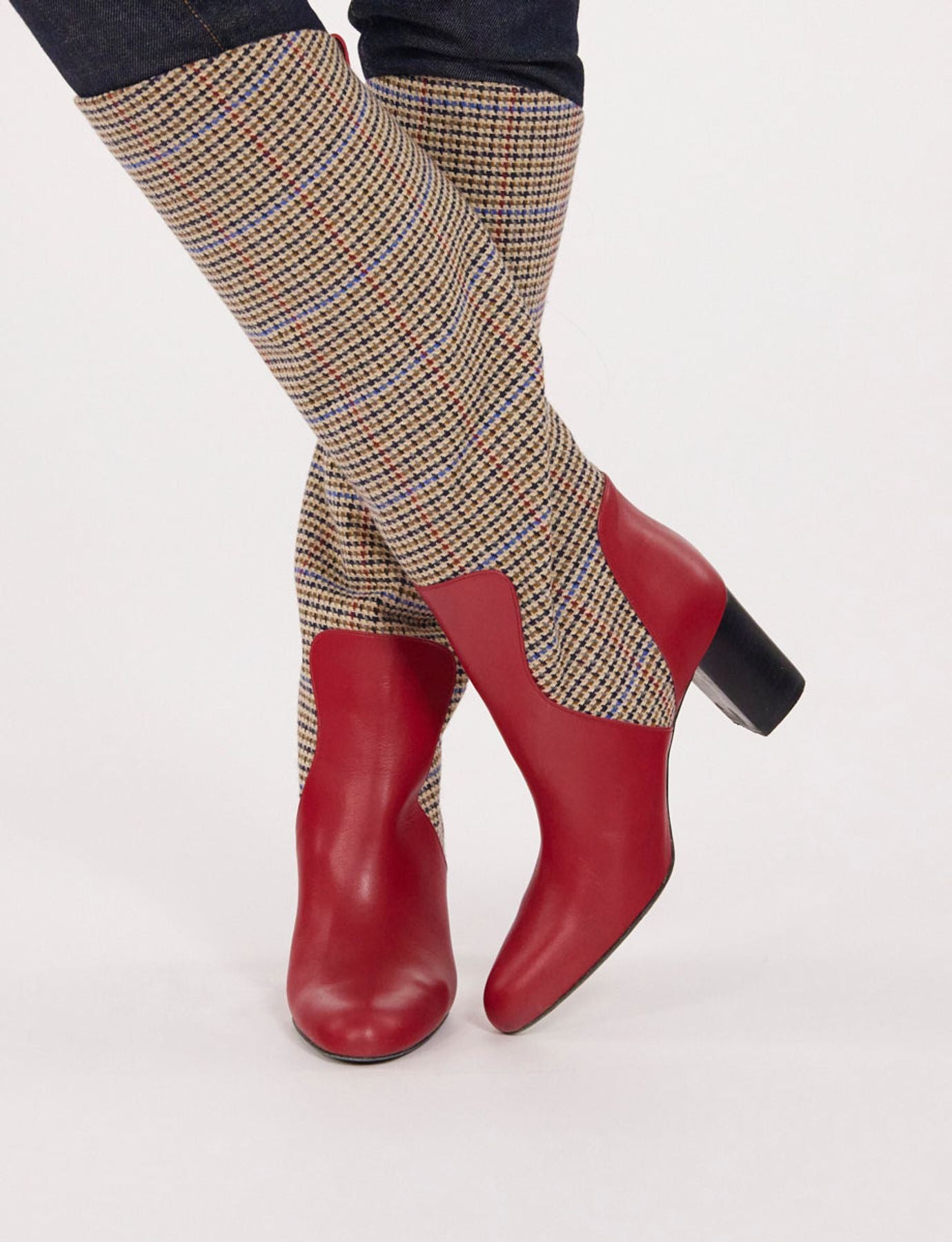 Hoher Stiefel mit Absatz