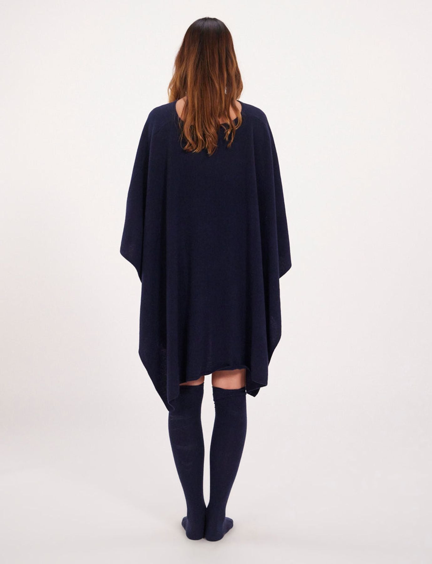 Poncho col V bleu nuit x Notshy