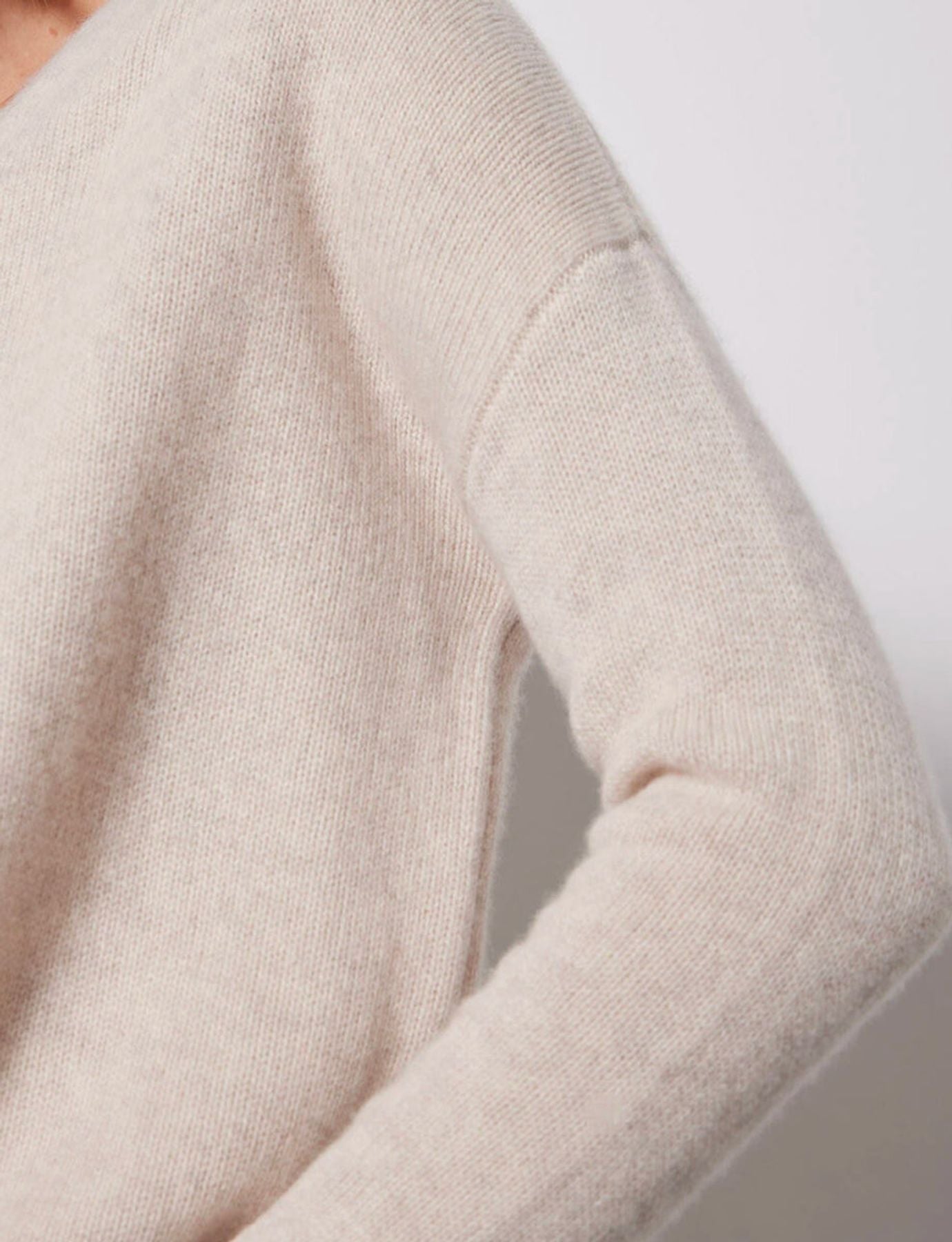 Poncho cachemire col V beige Ines x Notshy