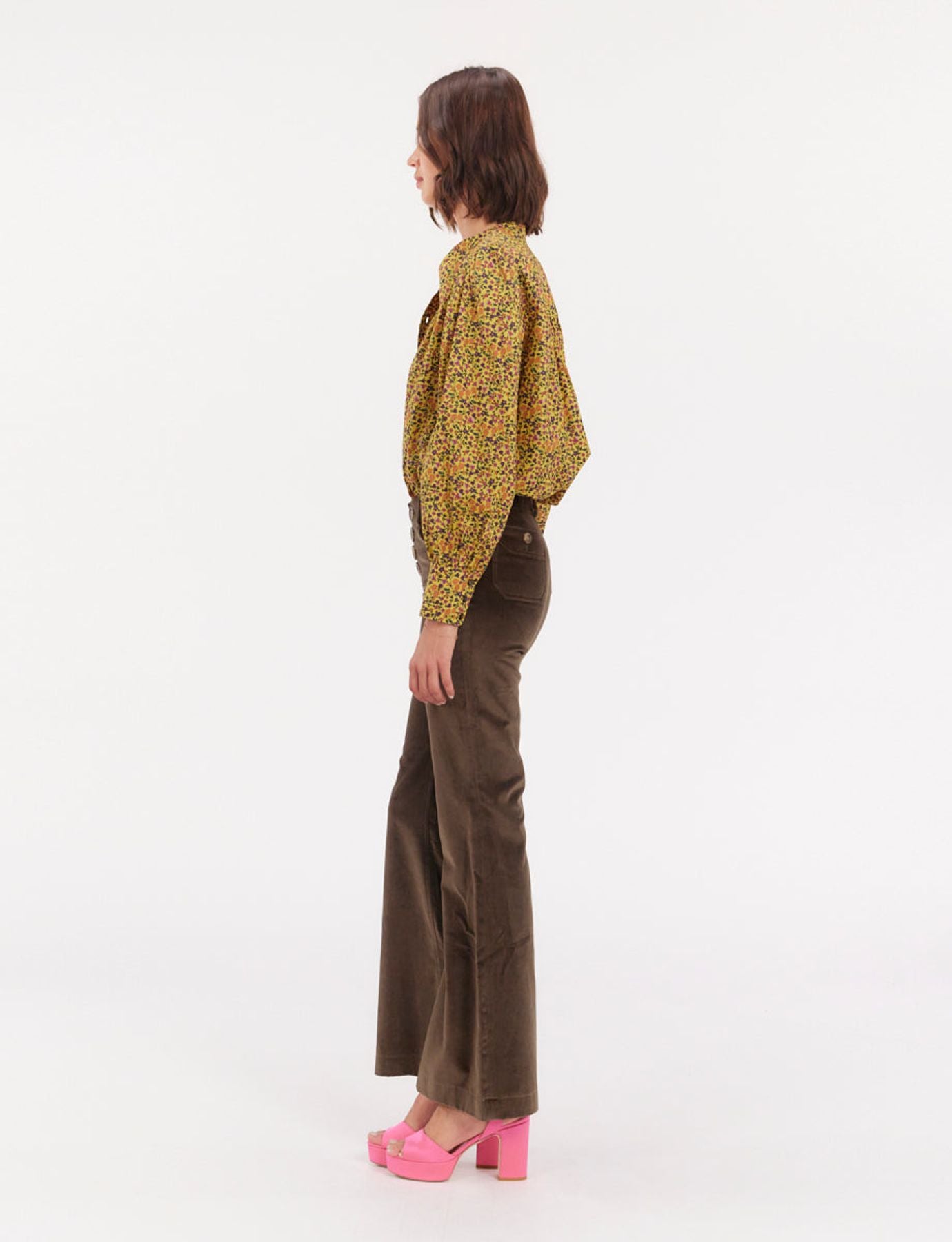 Pantaloni flare Charlotte in velluto liscio color kaki