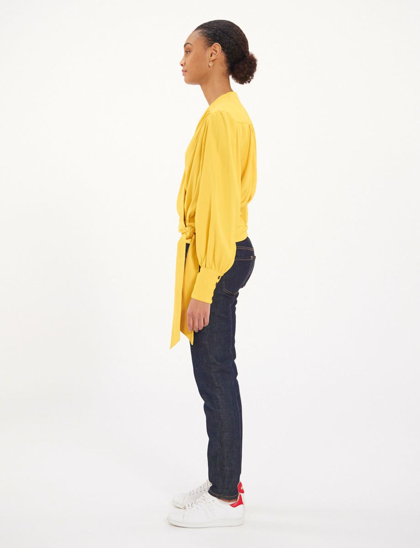 blouse-coupe-ample-en-crepe-elena-jaune
