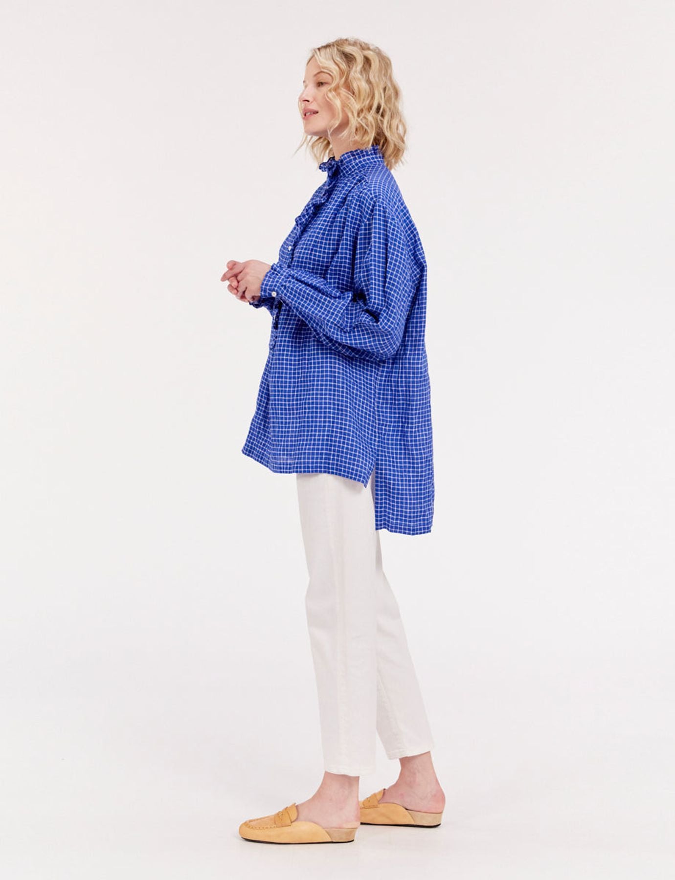 Oversized Maryange shirt with ruffles in blue linen