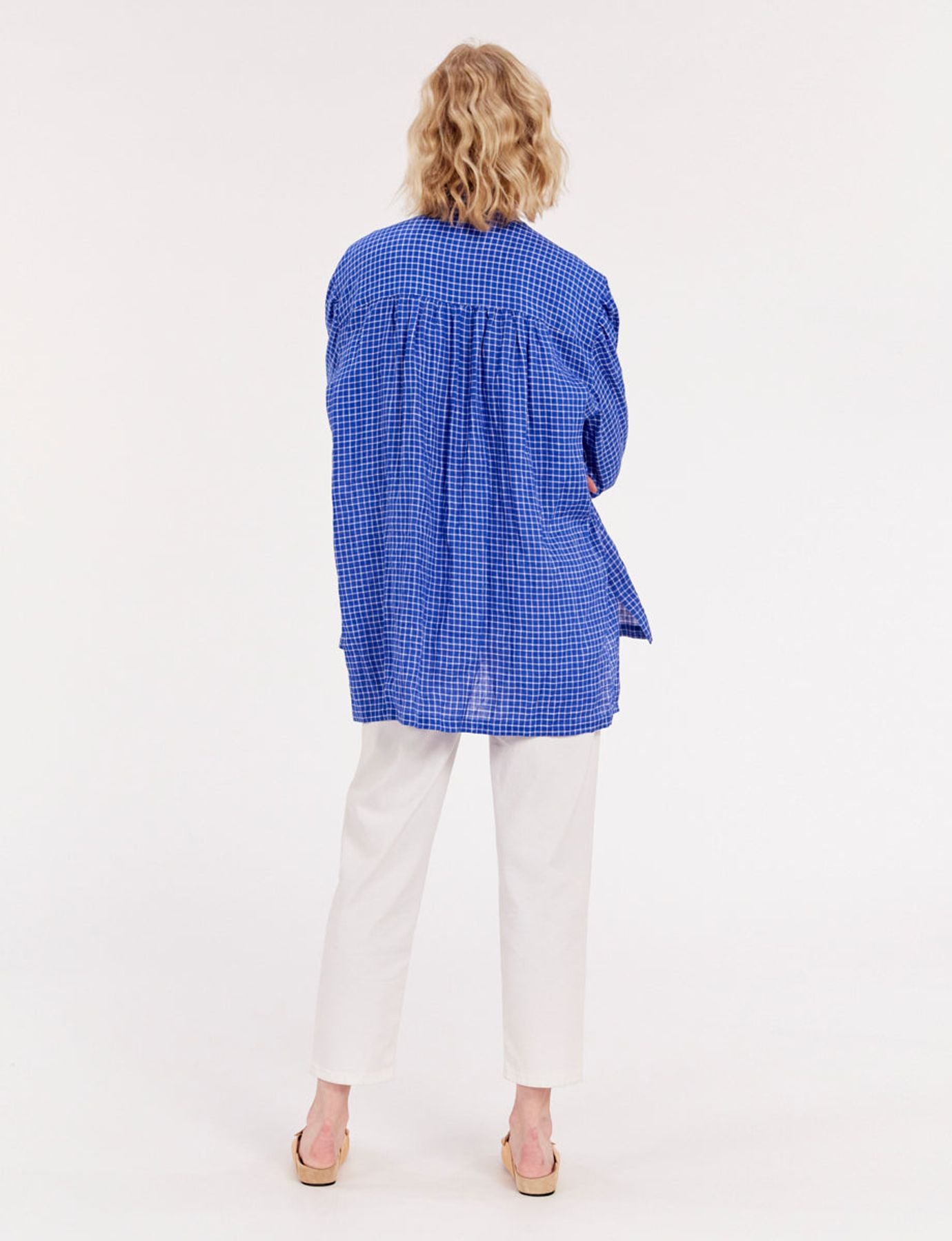 Oversized Maryange shirt with ruffles in blue linen