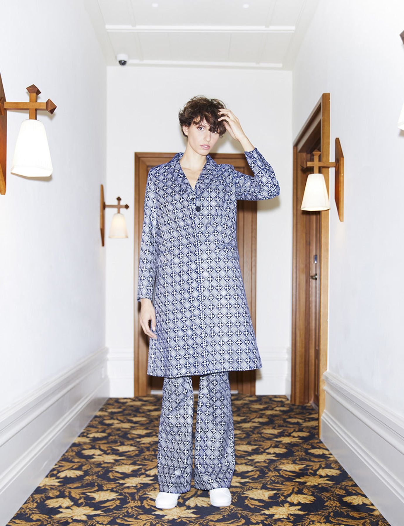 Pantaloni Charlotte ricamati in bianco e blu