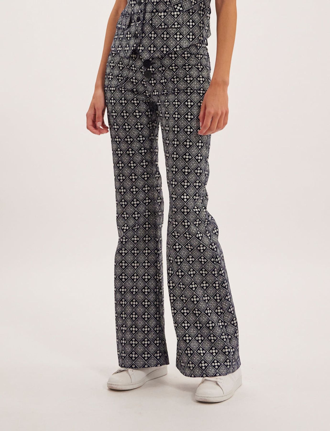 Pantaloni Charlotte ricamati in bianco e blu