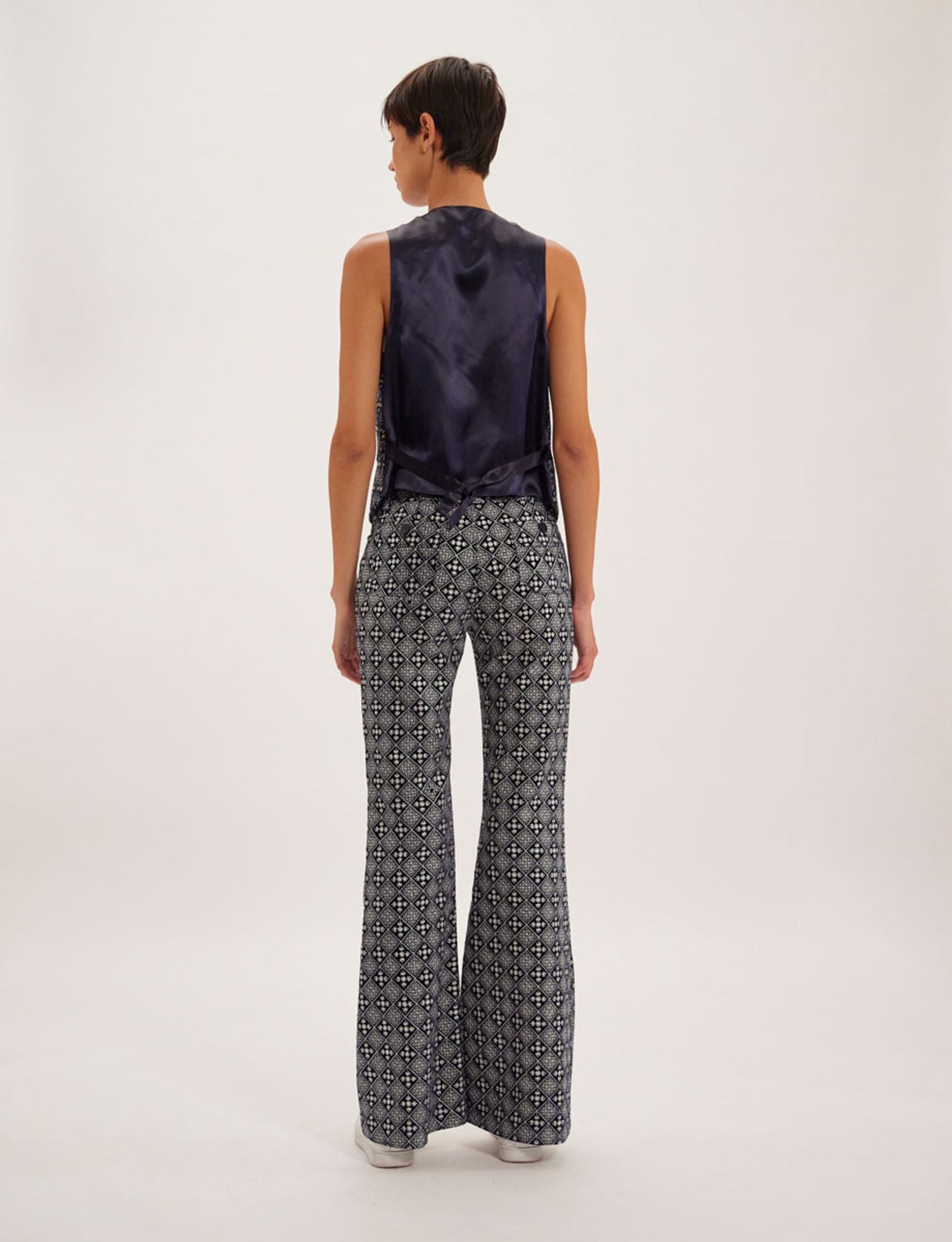 Pantaloni Charlotte ricamati in bianco e blu