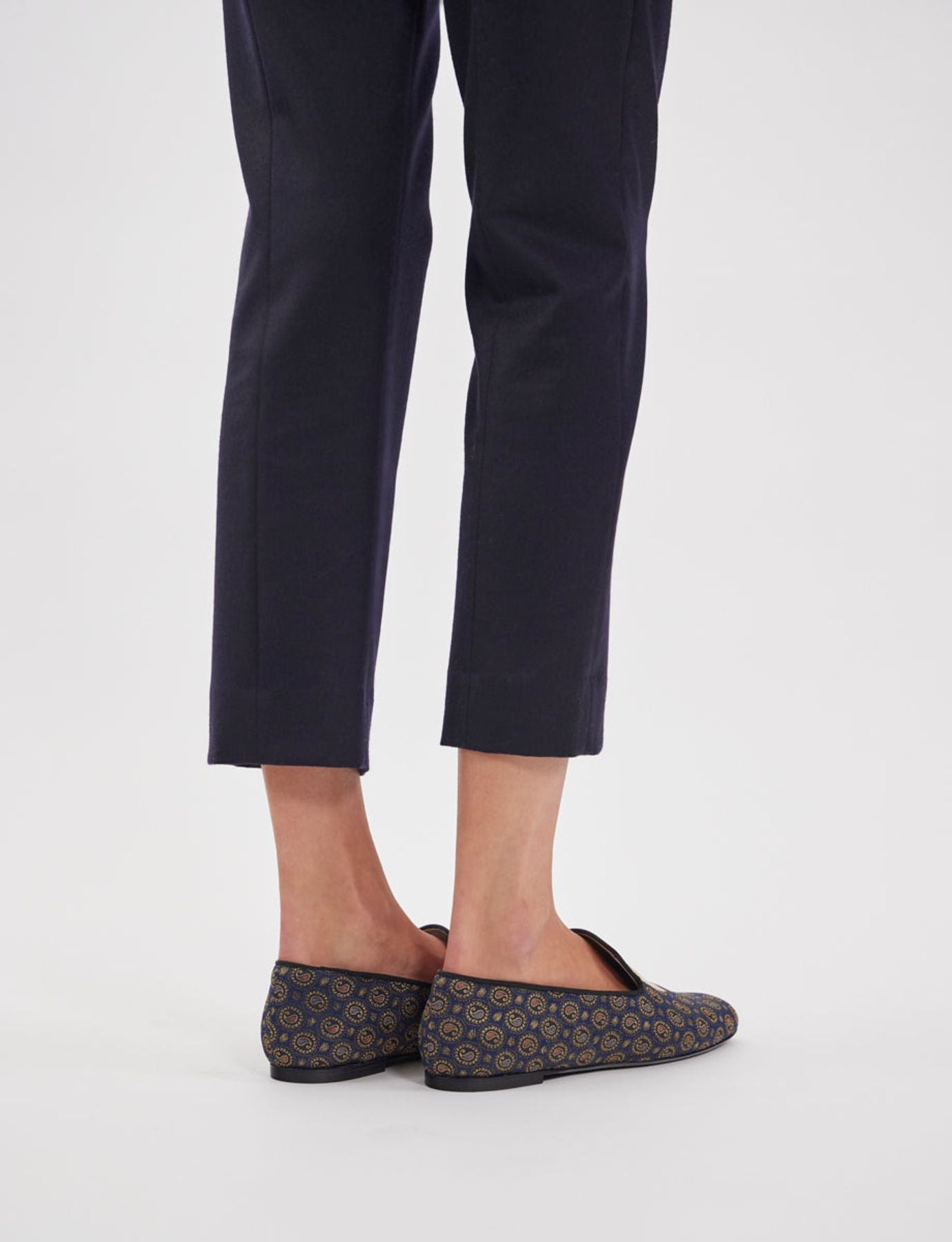 Slippers brodés bleu et or