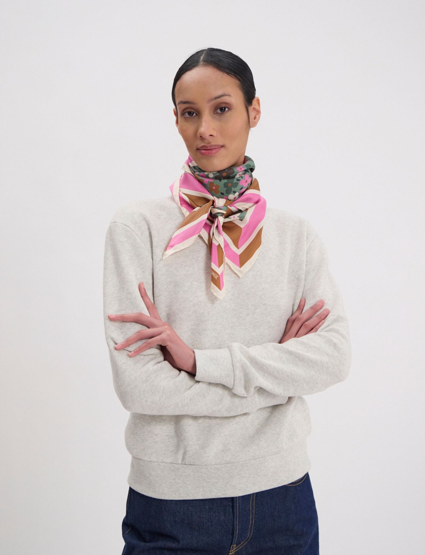 Foulard Lewis en soie, motif à fleurs vert et rose