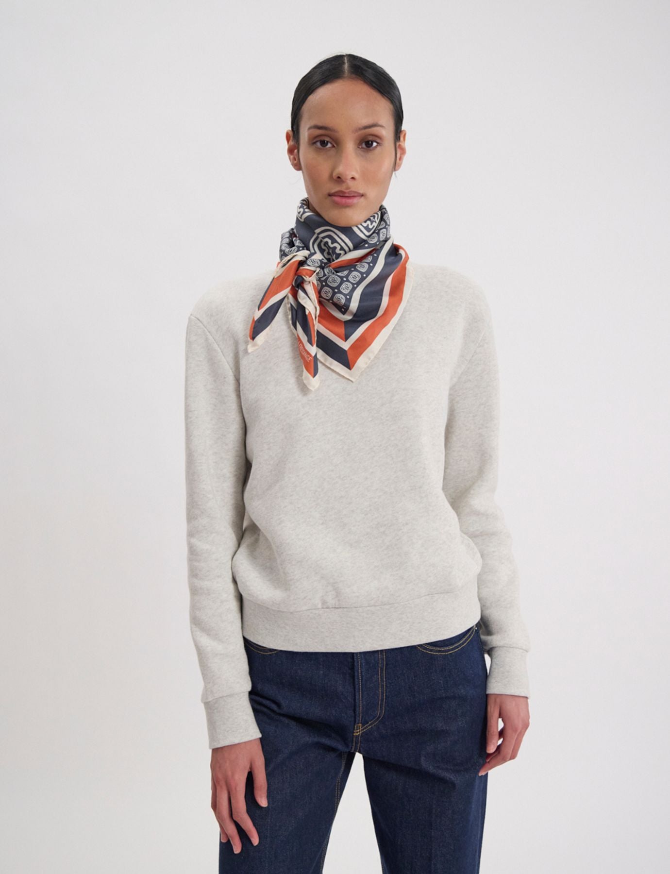 Foulard Lewis en soie, motif feuille de chêne bleu-ardoise et rouge