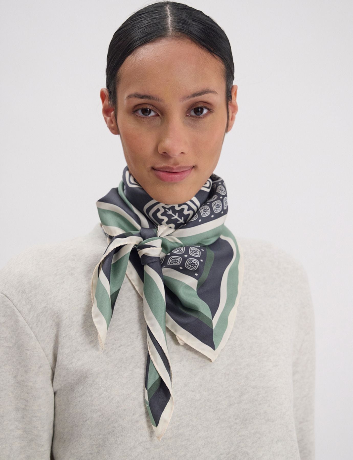 Foulard Lewis en soie, motif feuille de chêne bleu-ardoise et vert