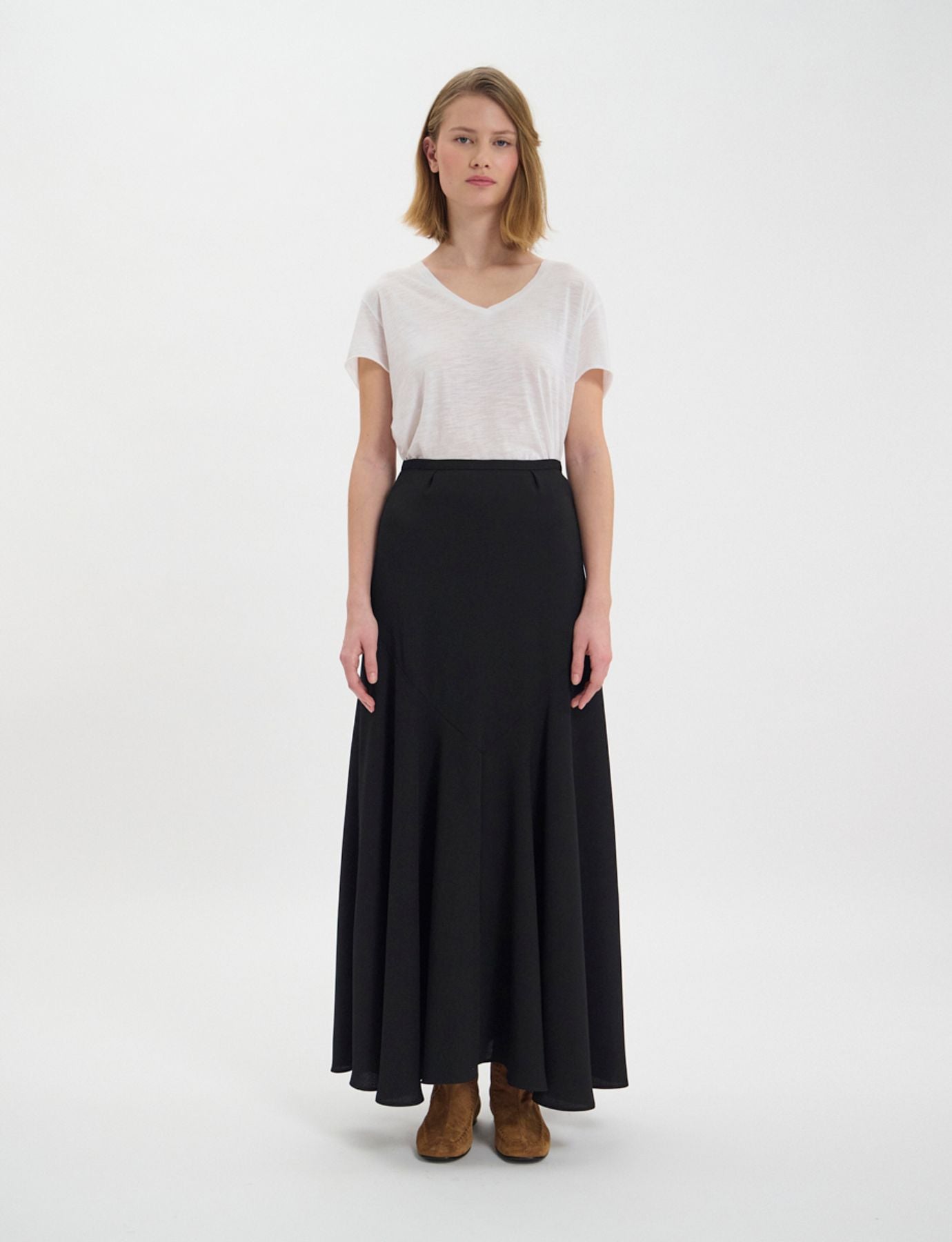 black-velvette-skirt