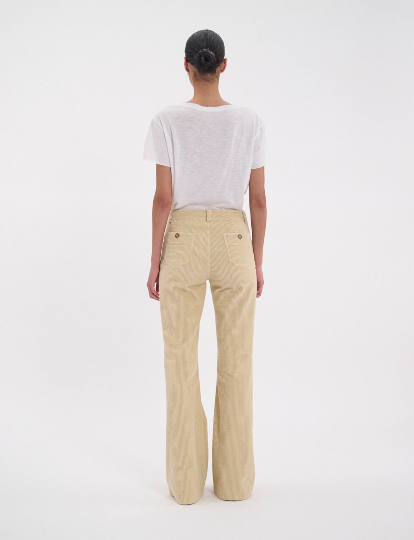 pantalon-charlotte-en-velours-grosse-cote-creme