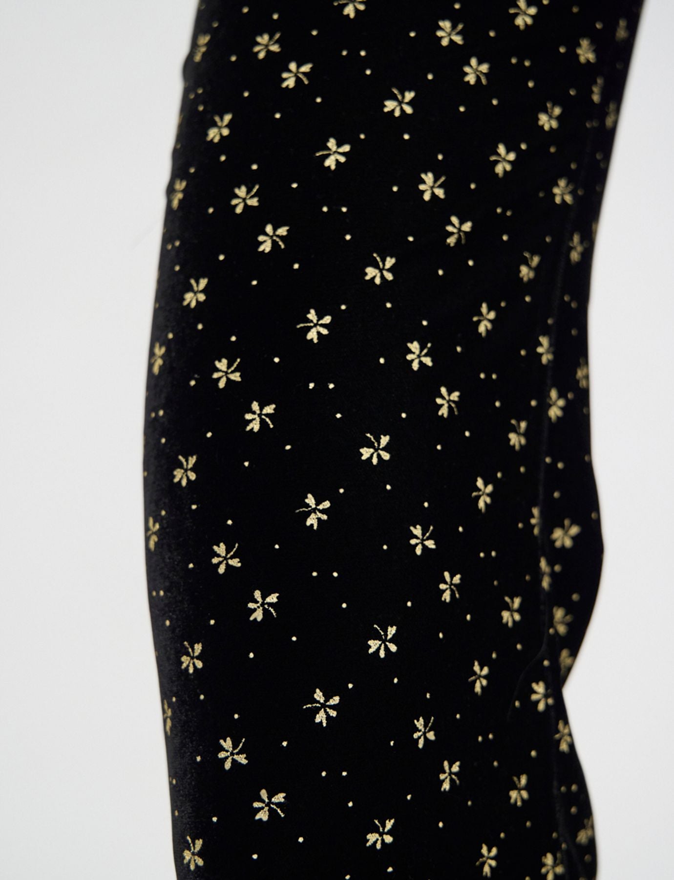 Pantalon Charlotte en velours lisse noir, imprimé doré