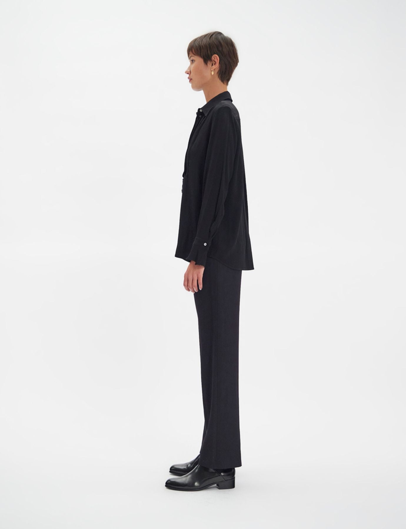 Clara black shirt