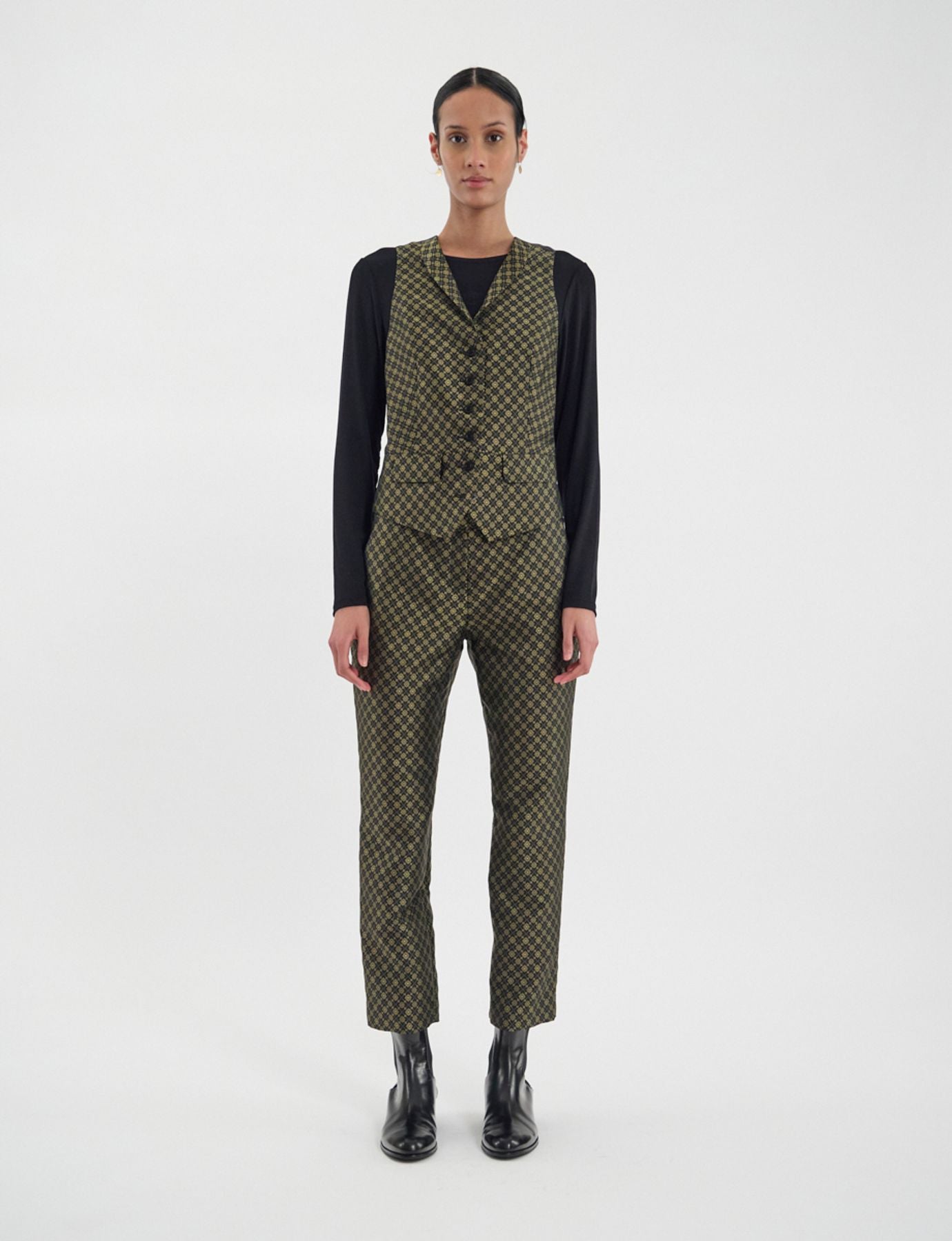 gilet-robinson-con-trama-jacquard-nera-e-oro