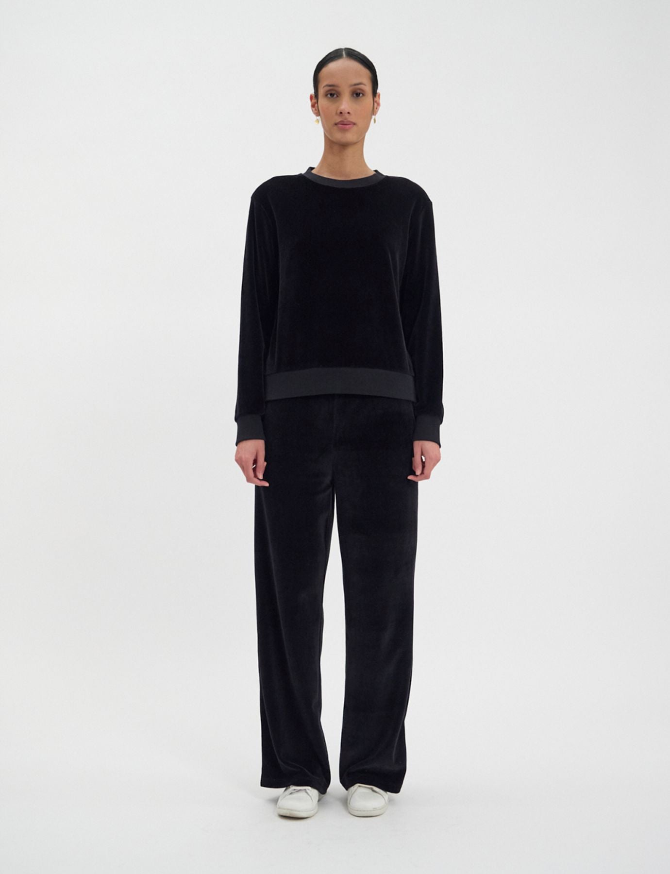 Sudadera Mathilde de terciopelo negro liso