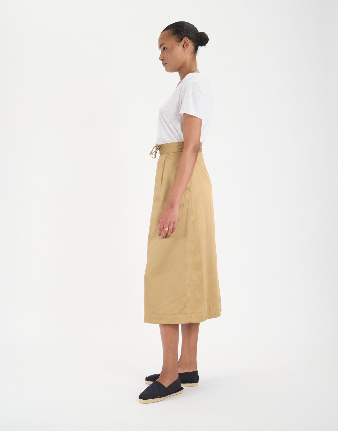 Maud pleated skirt in camel linen blend