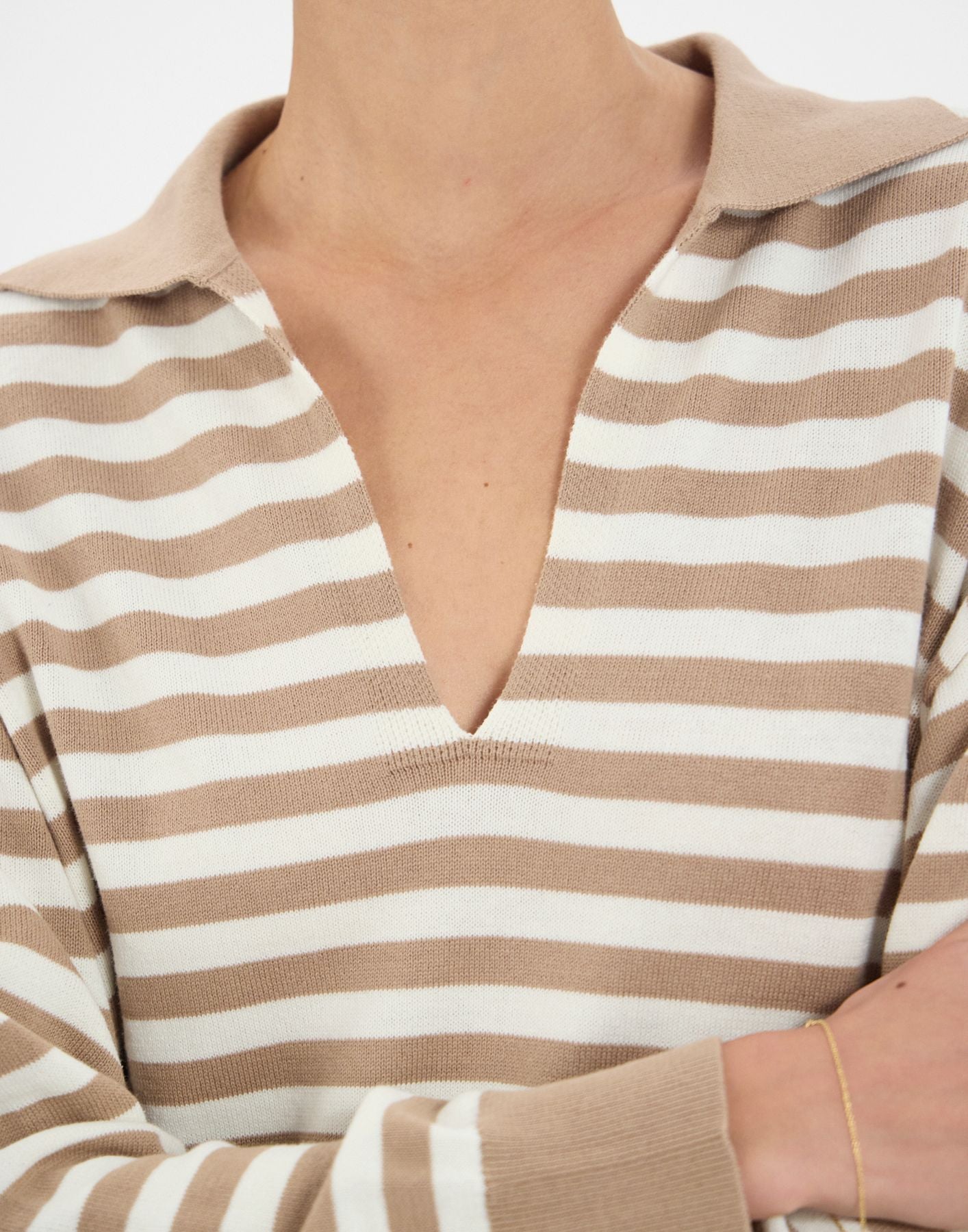 Teo Pullover aus beigefarbener Baumwolle mit Streifen