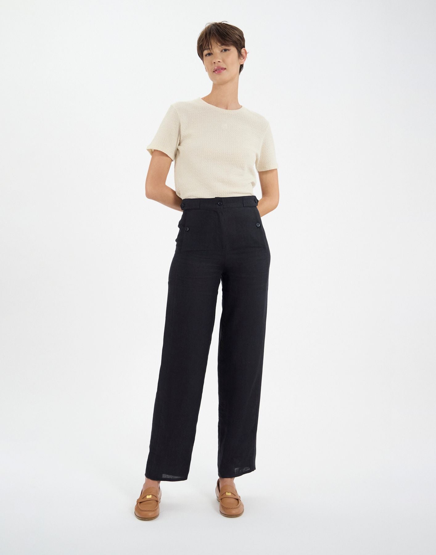 pantalon-a-pinces-piotr-en-lin-noir