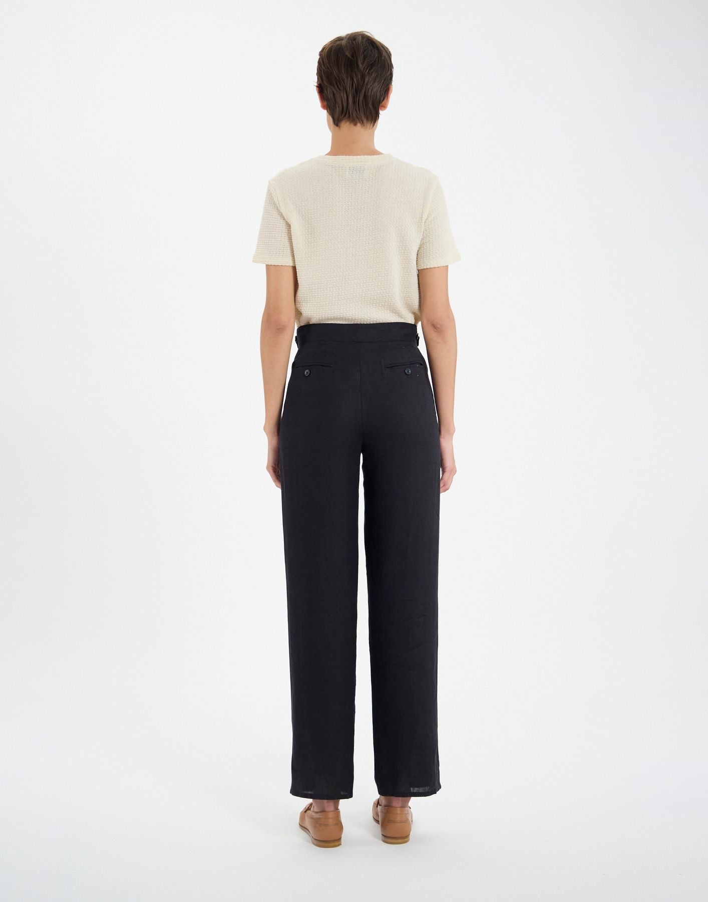 Pantaloni Piotr in lino nero con pinces