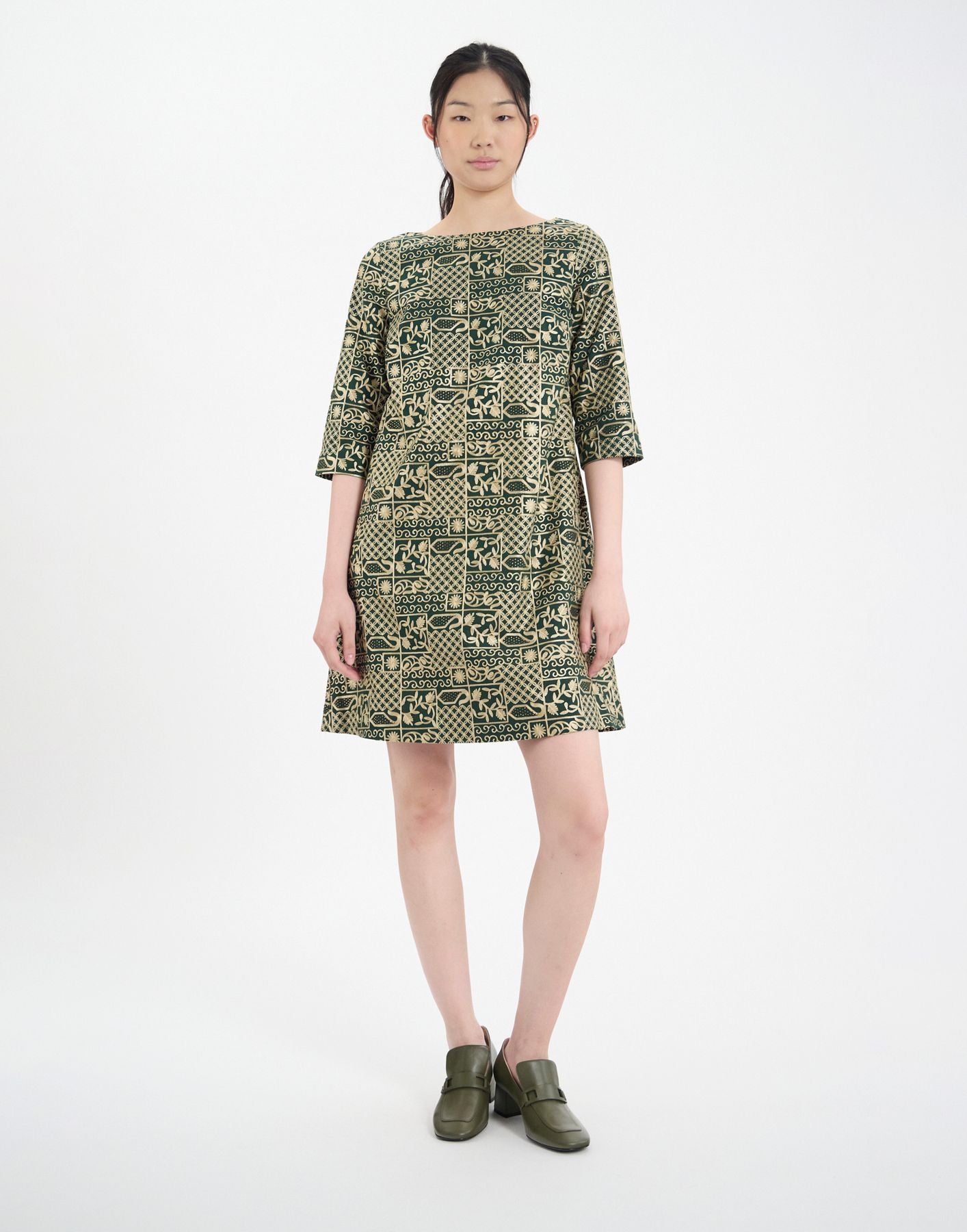 Robe Megan en coton brodé verte