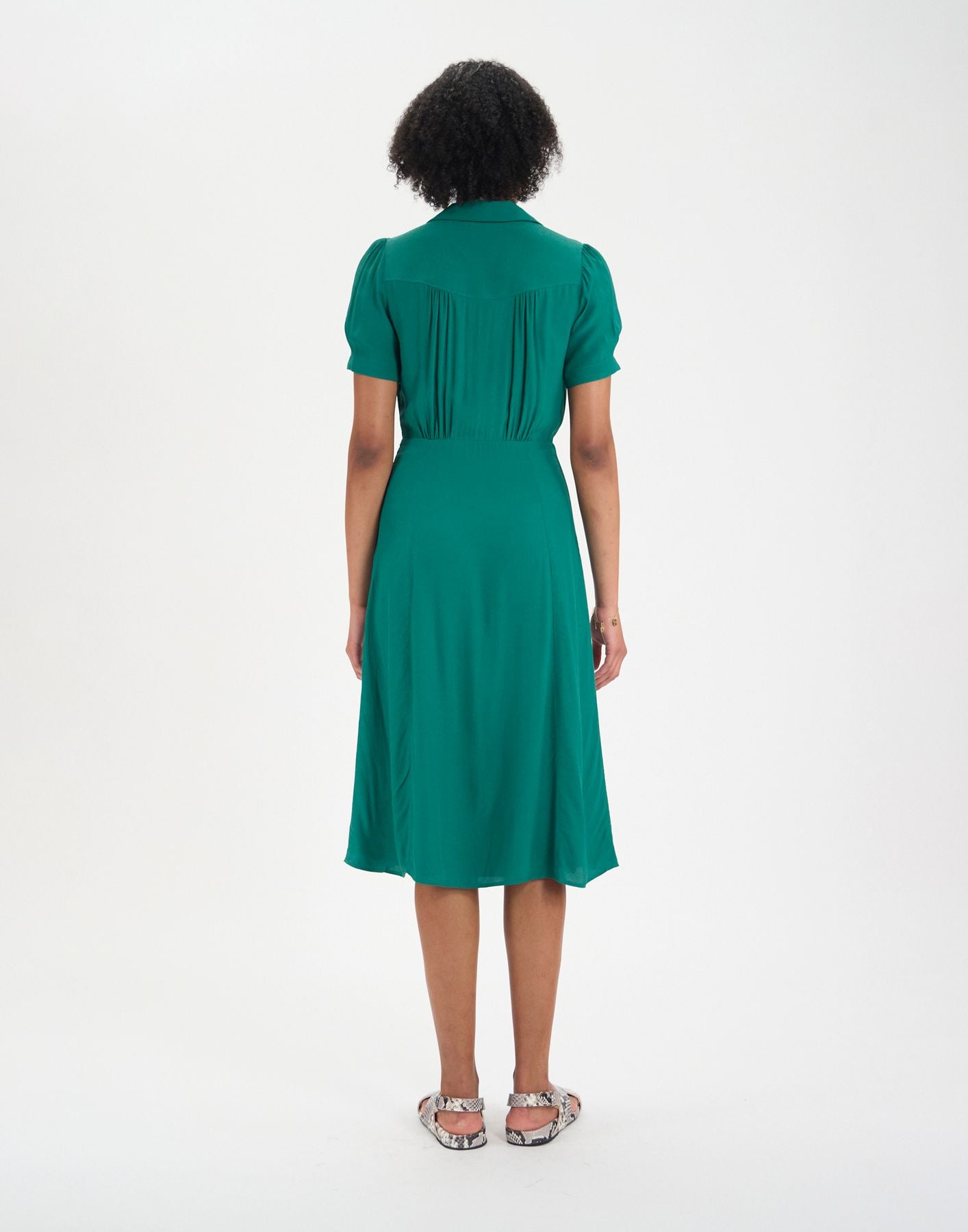 vestido-verde-angele-con-motivo-de-hojas-de-roble