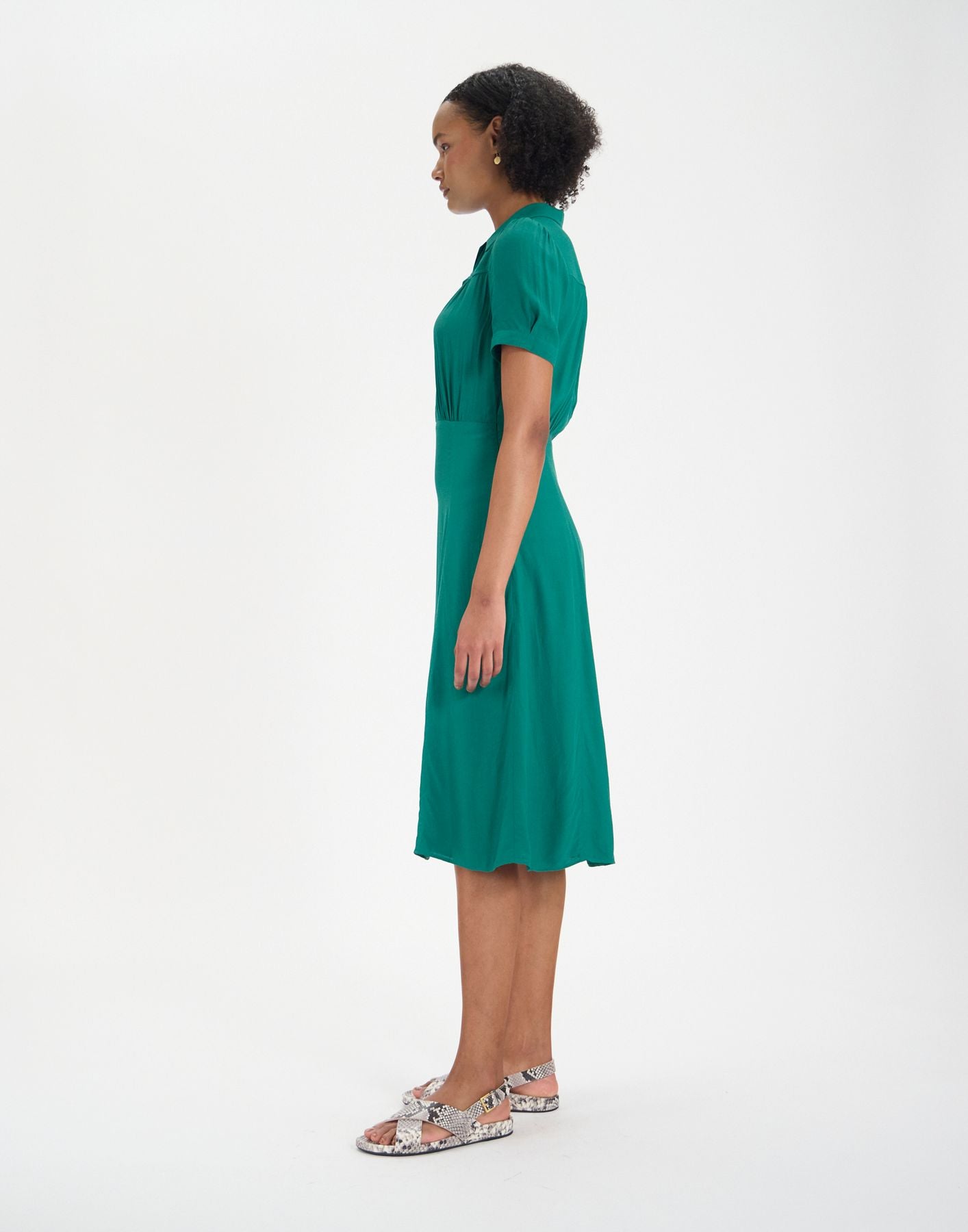 Angèle green dress with oak leaf motif