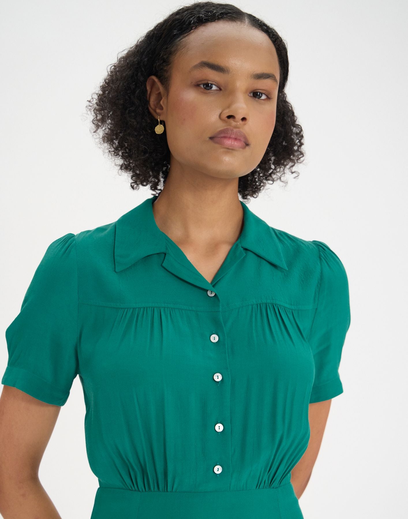 Angèle green dress with oak leaf motif