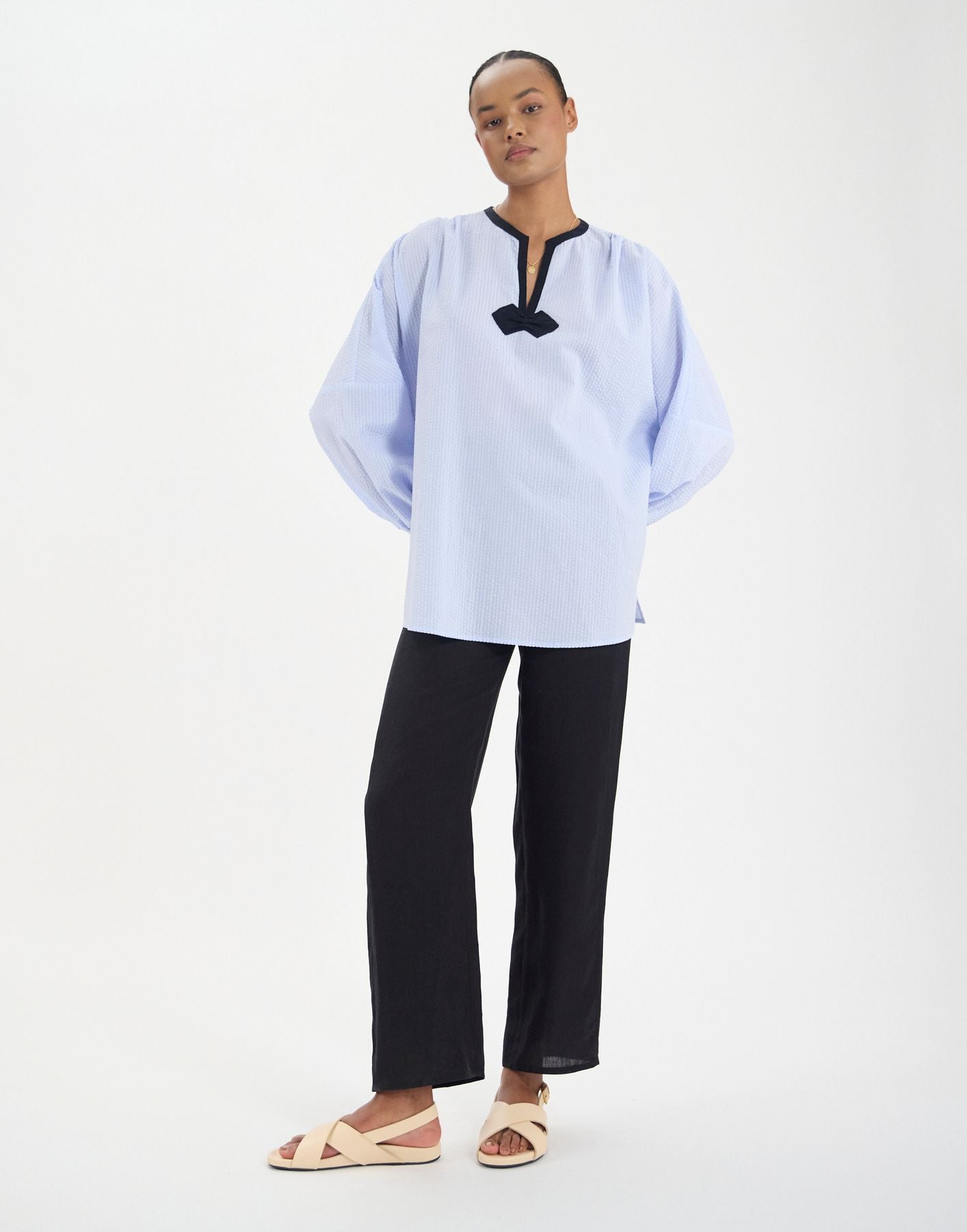 Top Ida aus hellblauer Baumwolle