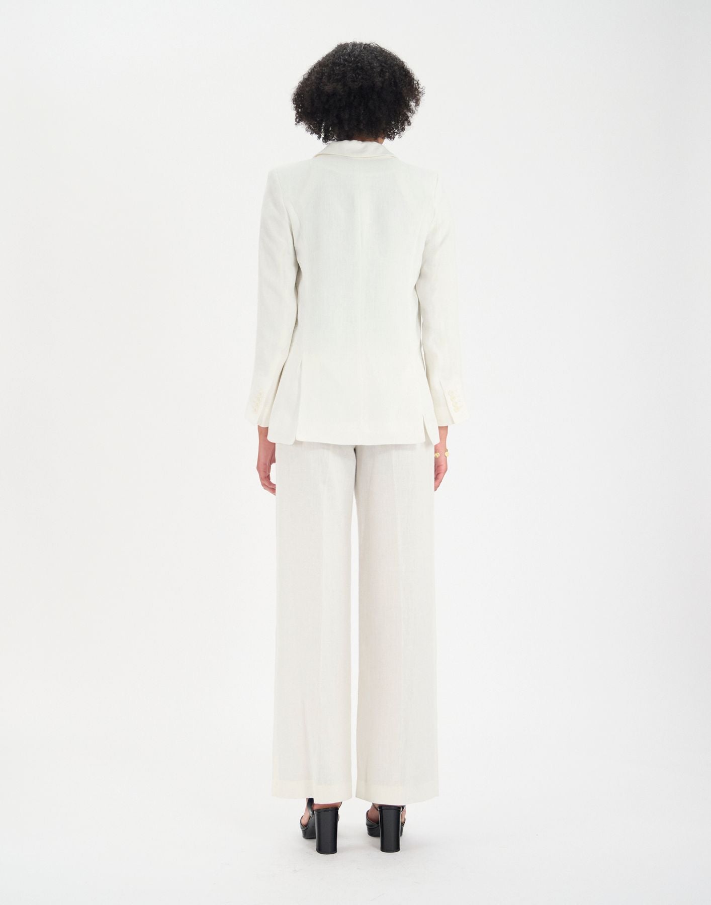 Chaqueta Bruna de lino blanco
