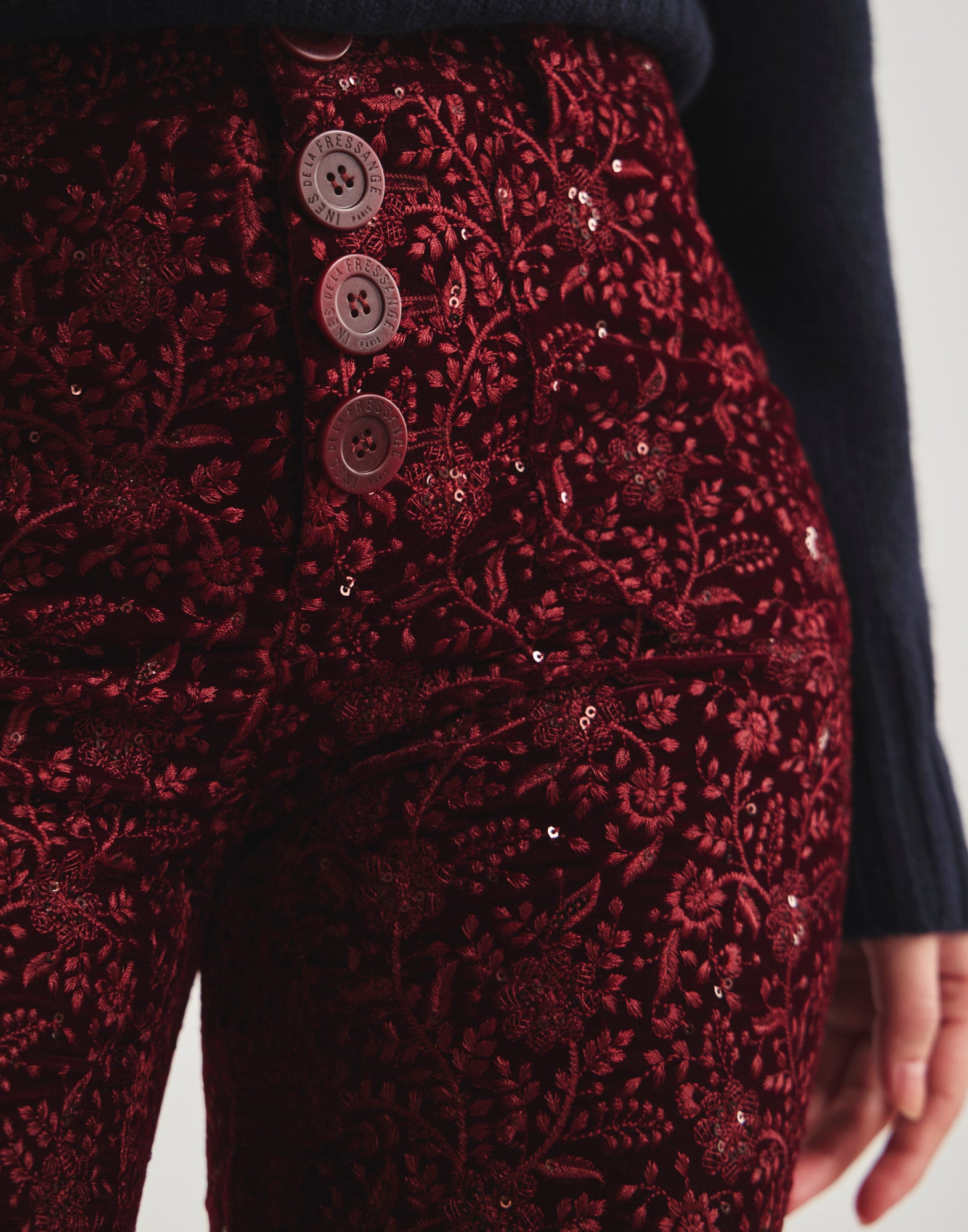 Bestickte Charlotte-Hose