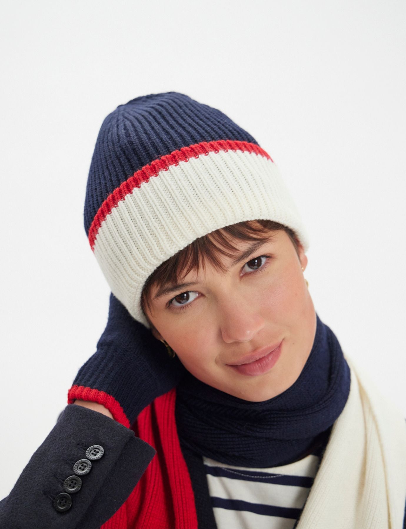 bonnet-pedro-en-maille-marine-revers-ecru-filet-rouge