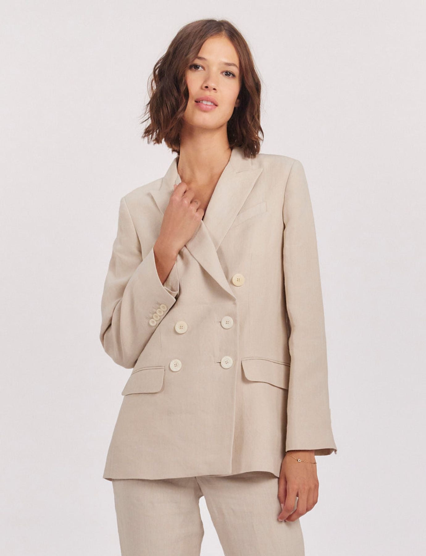 ezio-jacket-in-sandy-linen