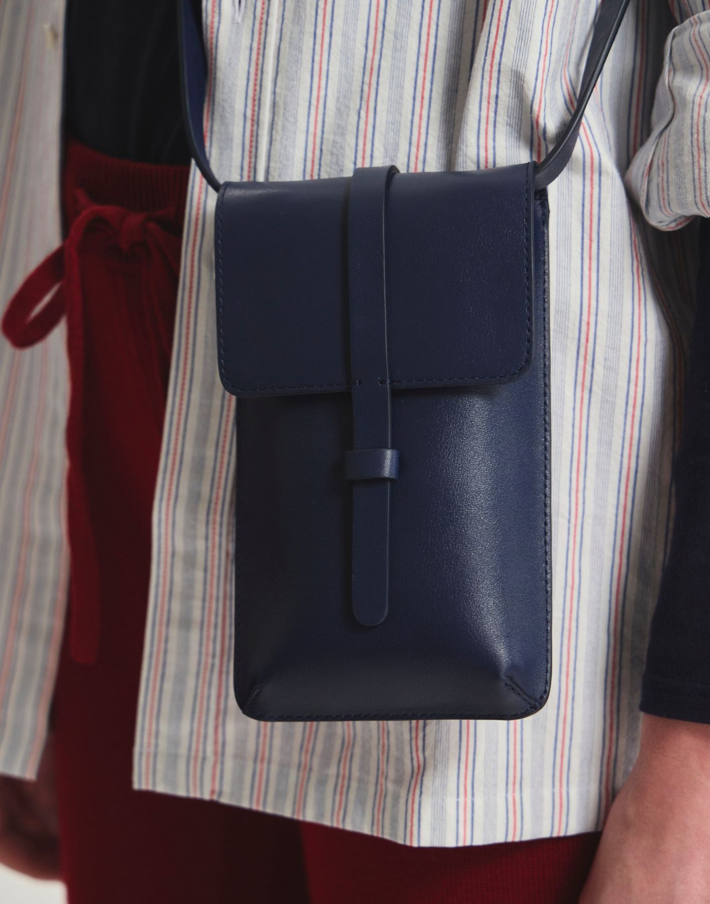 LEONORE SMARTPHONE BAG