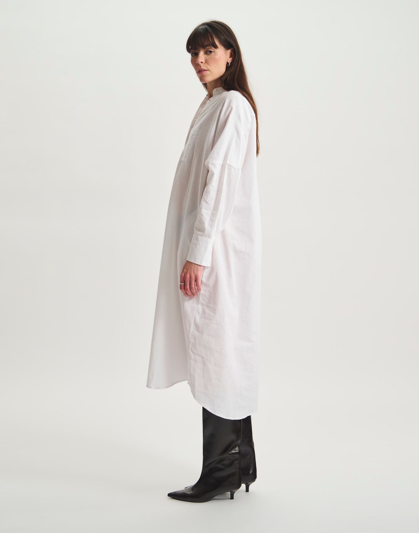 Vestido de niño en mezcla de lino blanco