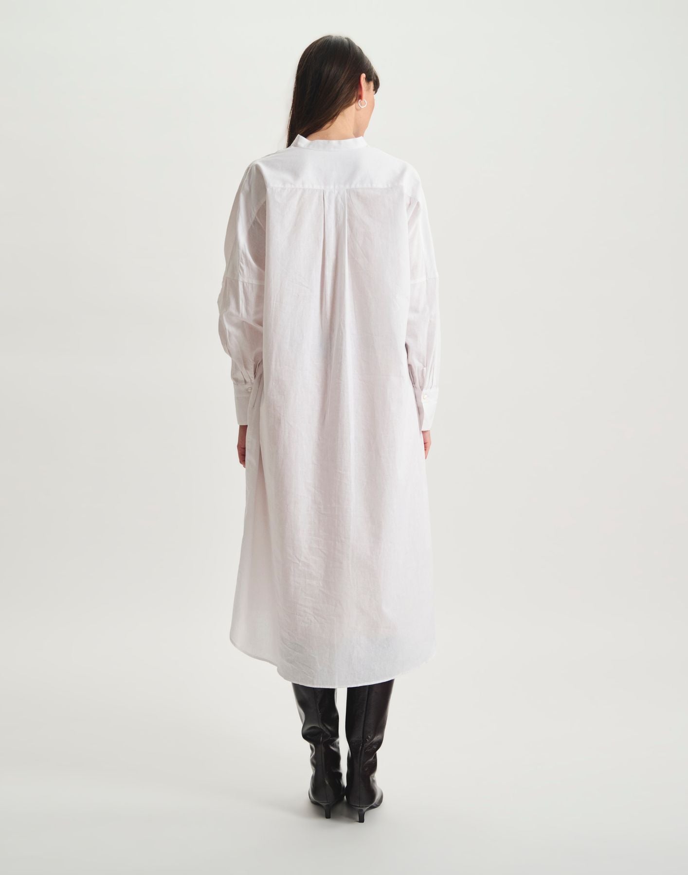 Vestido de niño en mezcla de lino blanco